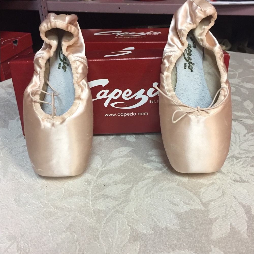 New Capezio Aria pointe shoes